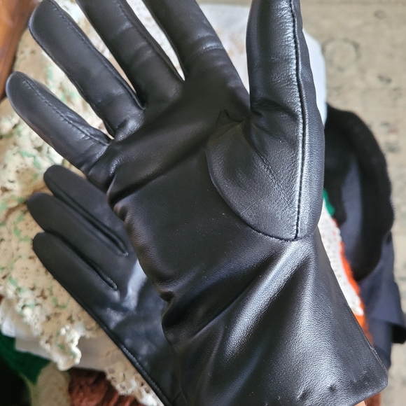 3M Thinsulate Black Leather Gloves with Quilted Interior - Picture 3 of 8